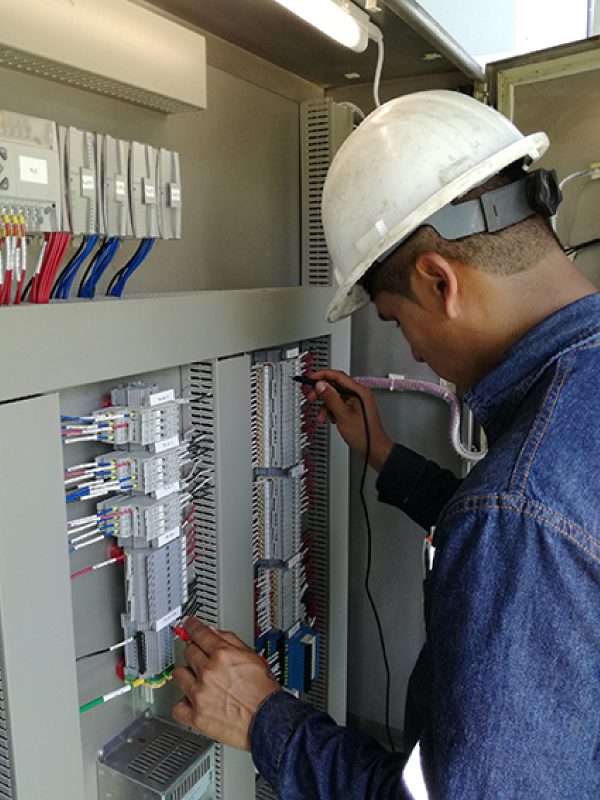 ingenieros-electricos-en-quito-ecuador